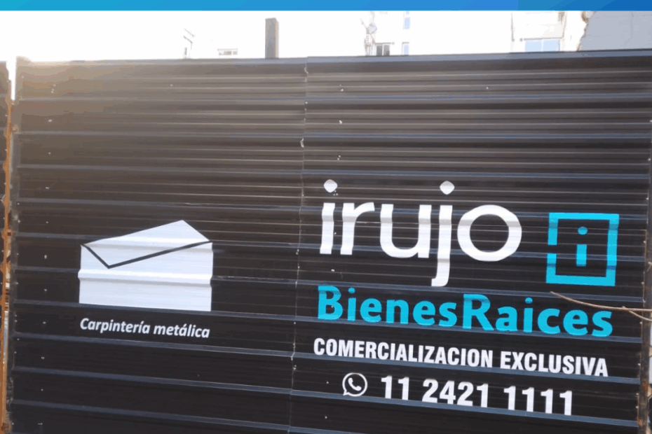Cerco de obra publicitario con gráfica en CABA